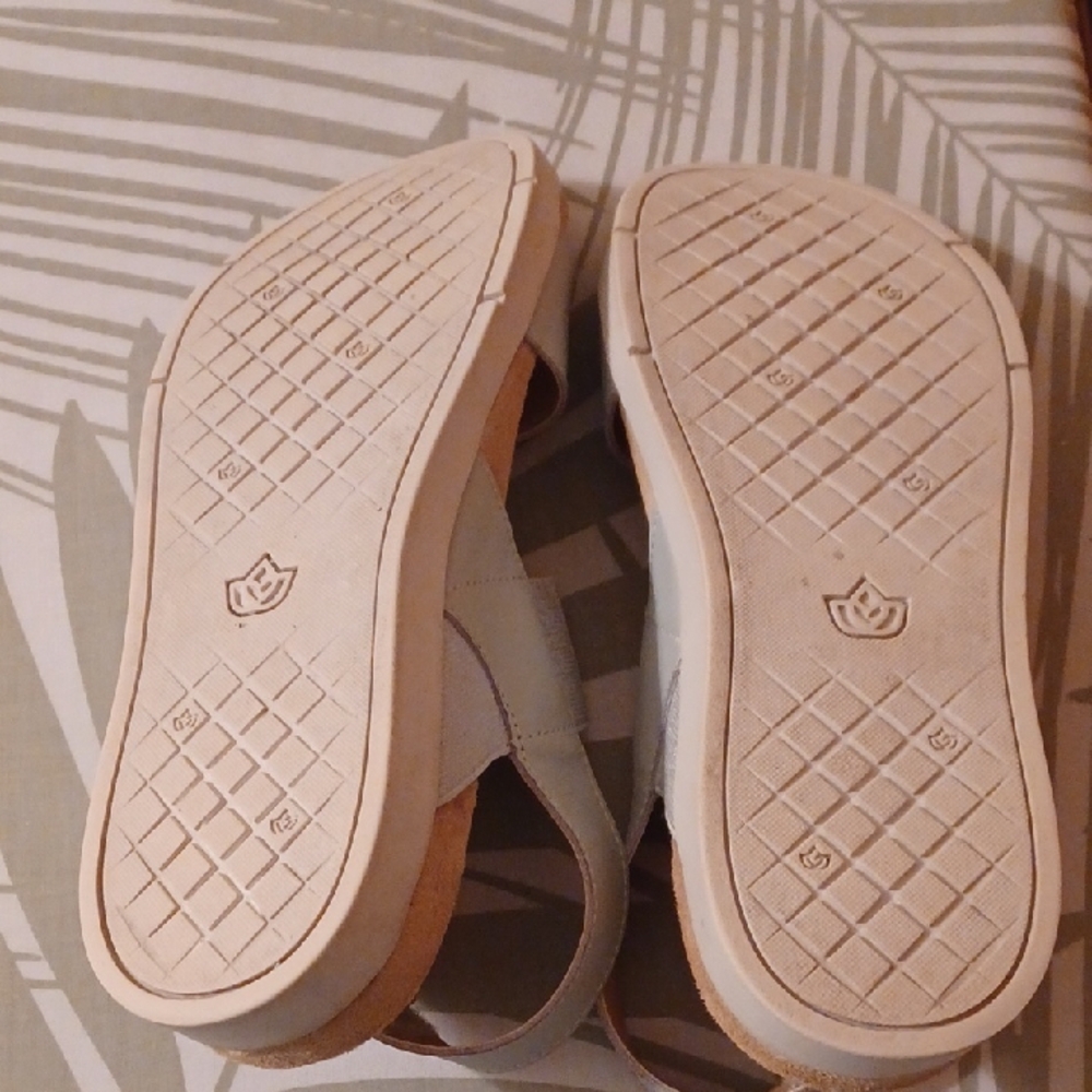 Spenco Women's Sandals in Silver Gray - Picture 2 of 6